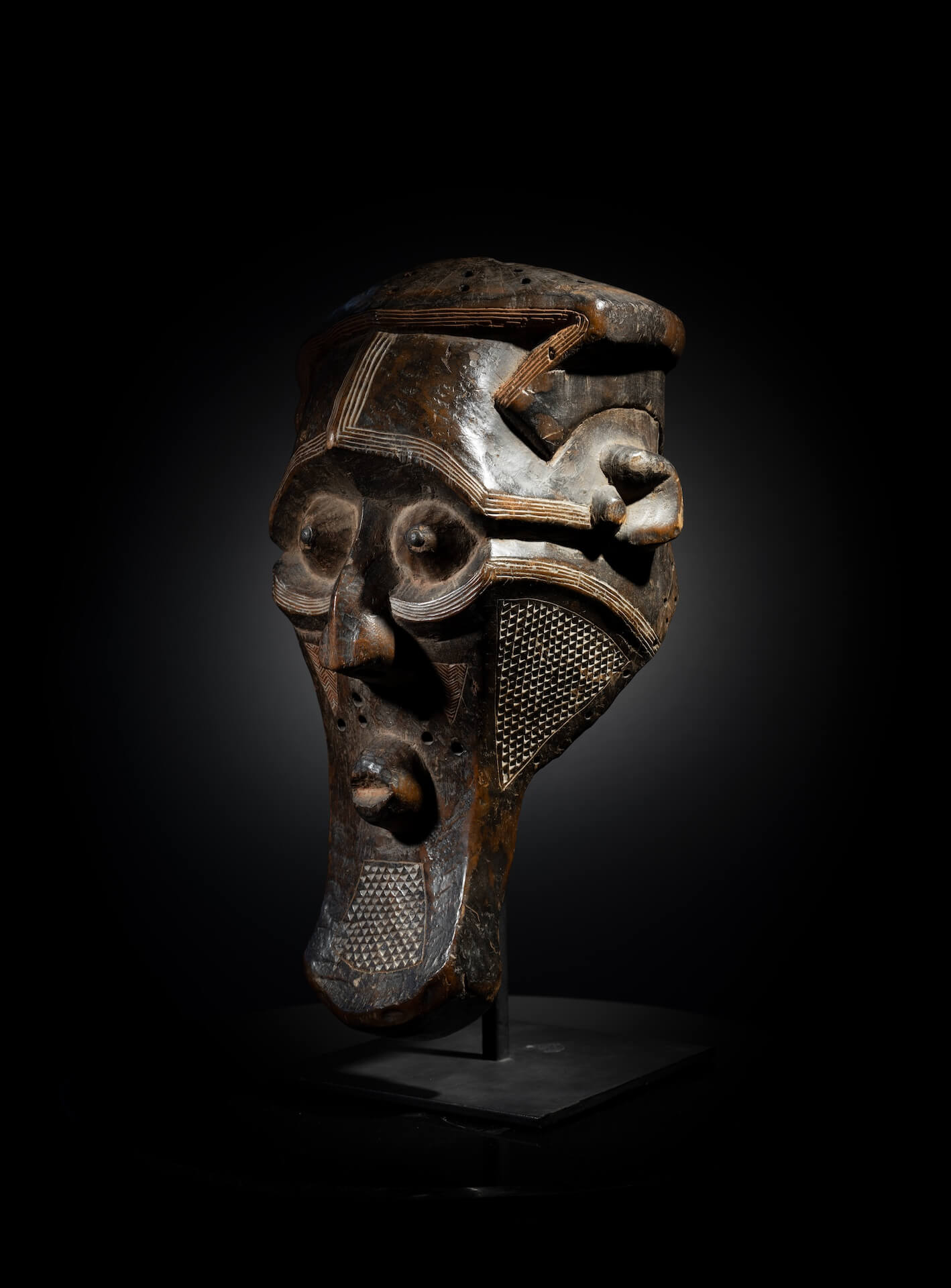 Maska Kabongo s očima chameleona, Kubové - DRC | Tribal art | Planeta lidí