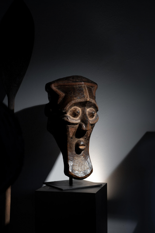 Maska Kabongo s očima chameleona, Kubové - DRC | Tribal art | Planeta lidí