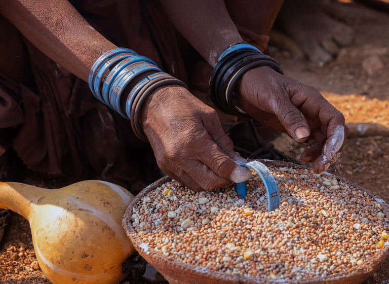 Věštba a poselství - Kmen Tua, Jižní Angola | Planeta lidí