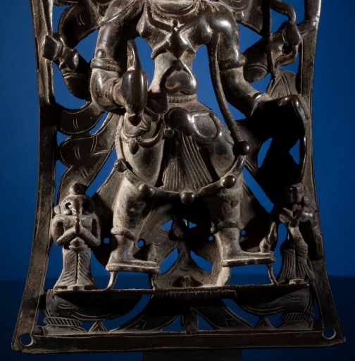Zdobný prvek zpodobňující Virabhádru, divokou a hrůzostrašnou formu hindského boha Šivy | Planeta lidí