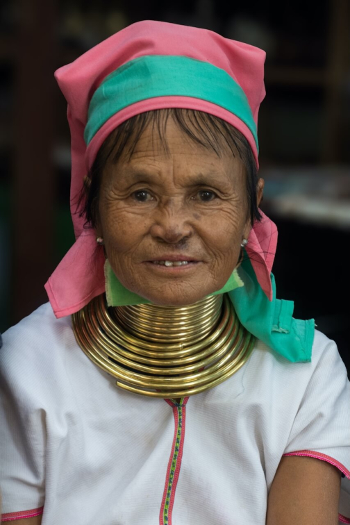 Padaungové - Ženy žirafích krků - Myanmar - Planeta lidí  | Lucie Brodecká