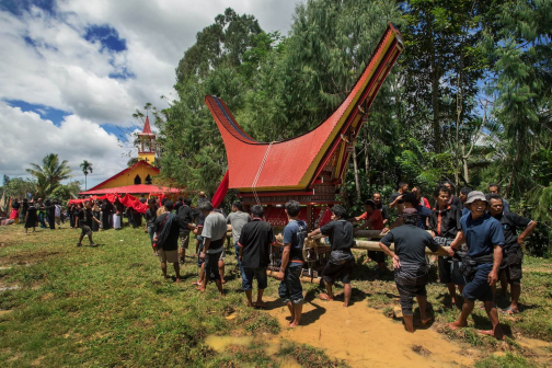 Torajský pohřeb, Sulawesi - Milan sekanina - Planeta lidí