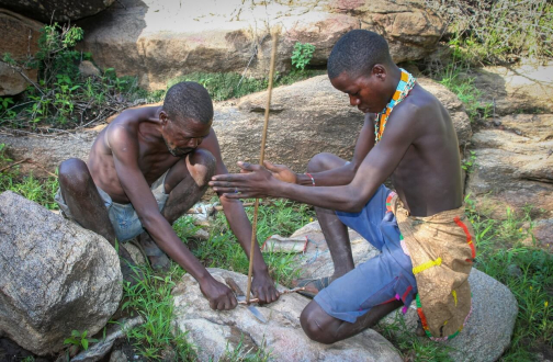Kmen Hadzabe, jezero Eyasi - Tanzanie - Jaromír Giecek | Planeta lidí
