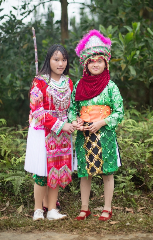Bílí Hmongové, Planeta lidí